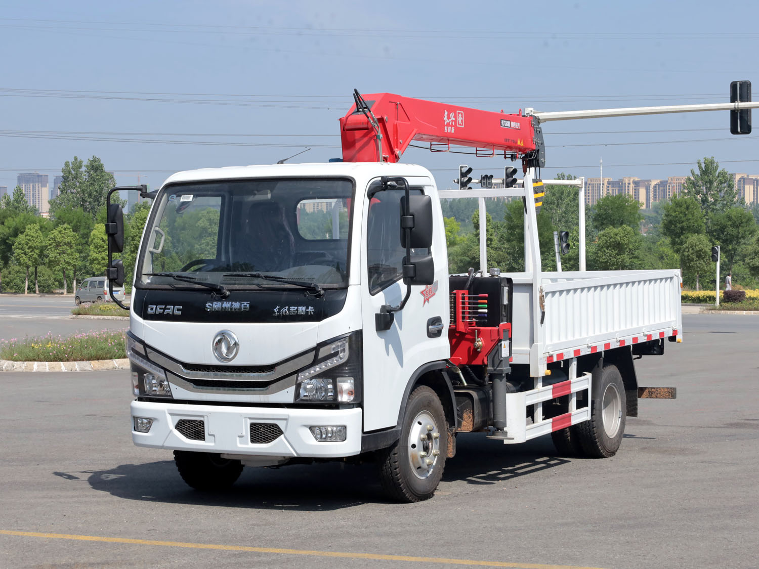 東風(fēng)多利卡D6單排上裝長(zhǎng)興4噸直臂式吊機(jī)（藍(lán)牌，4節(jié)臂）