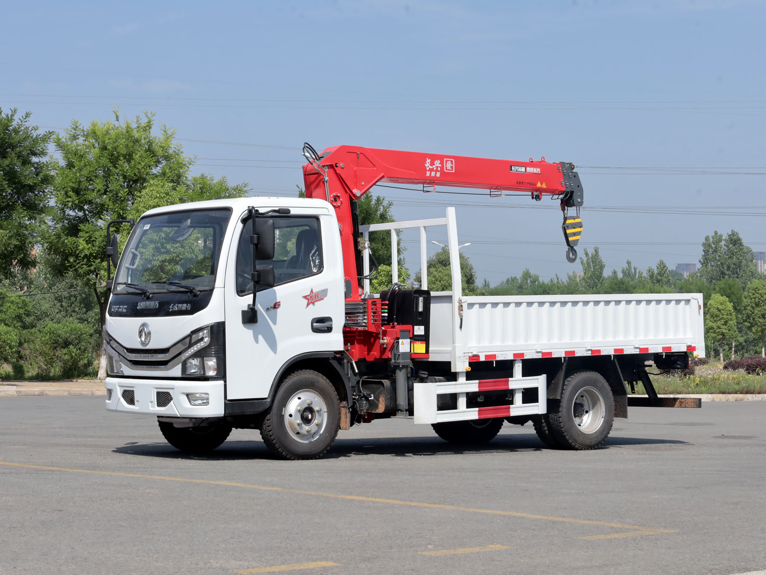 東風(fēng)多利卡D6單排上裝長(zhǎng)興4噸直臂式吊機(jī)（藍(lán)牌，4節(jié)臂）