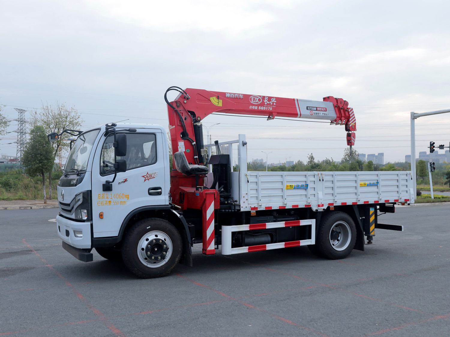 東風(fēng)多利卡D7單排上裝長興7噸直臂式吊機