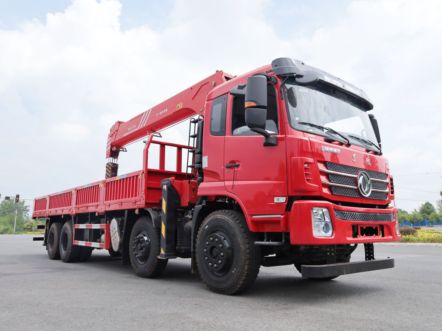 東風(fēng)A5前四后八上裝三一14噸直臂式吊機(jī)