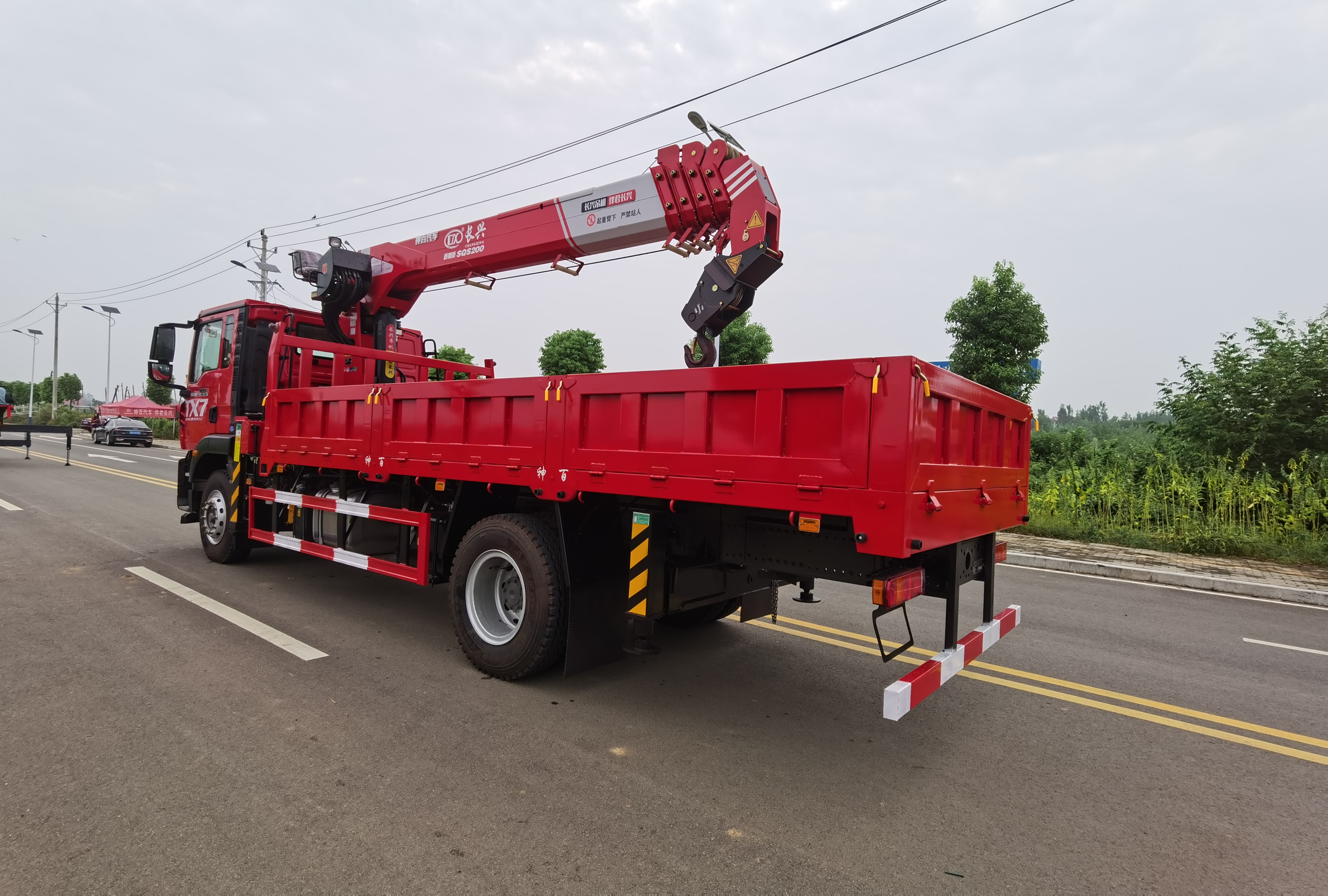 重汽豪沃單橋隨車吊