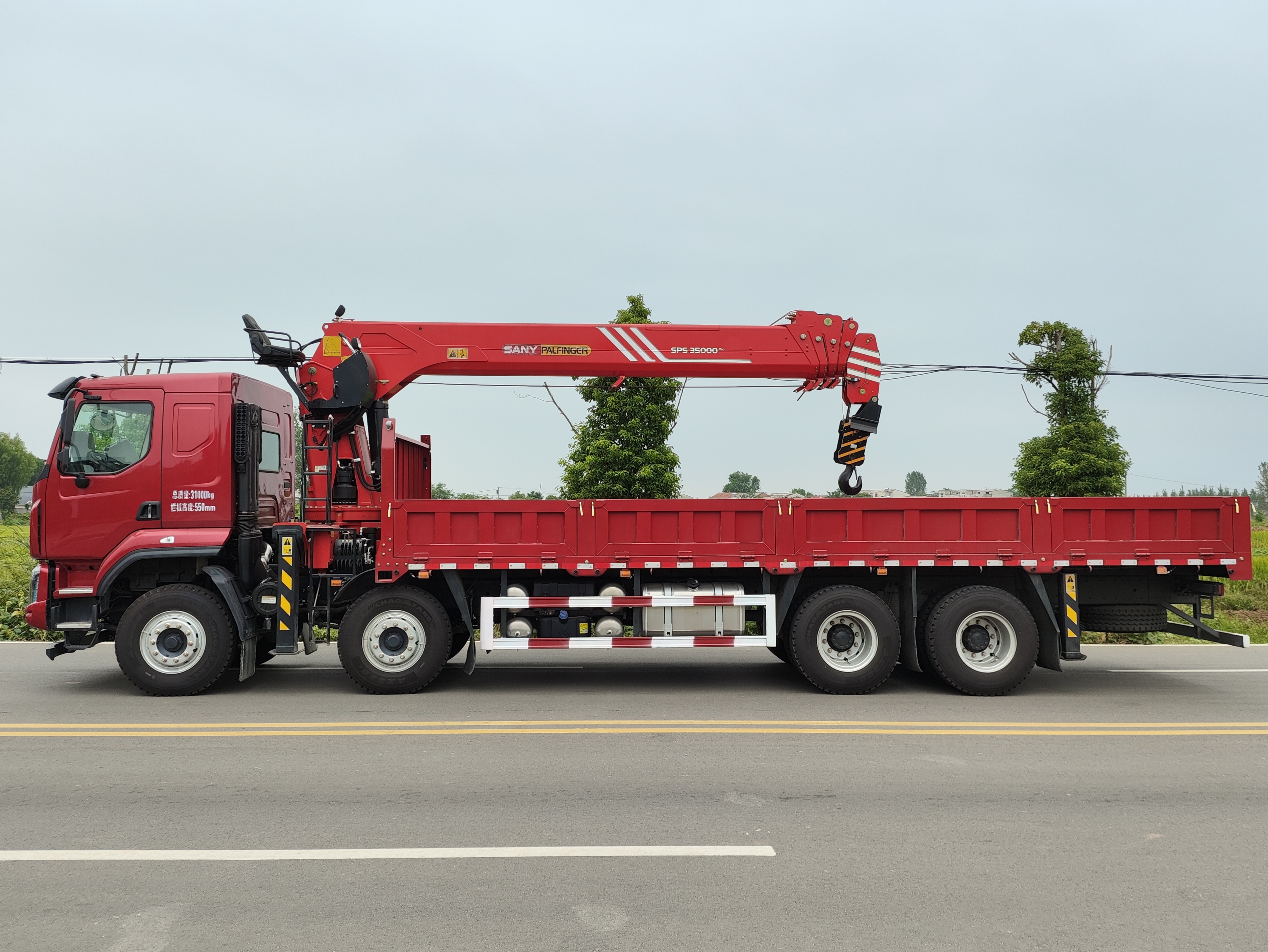柳汽乘龍前四后八活動車型