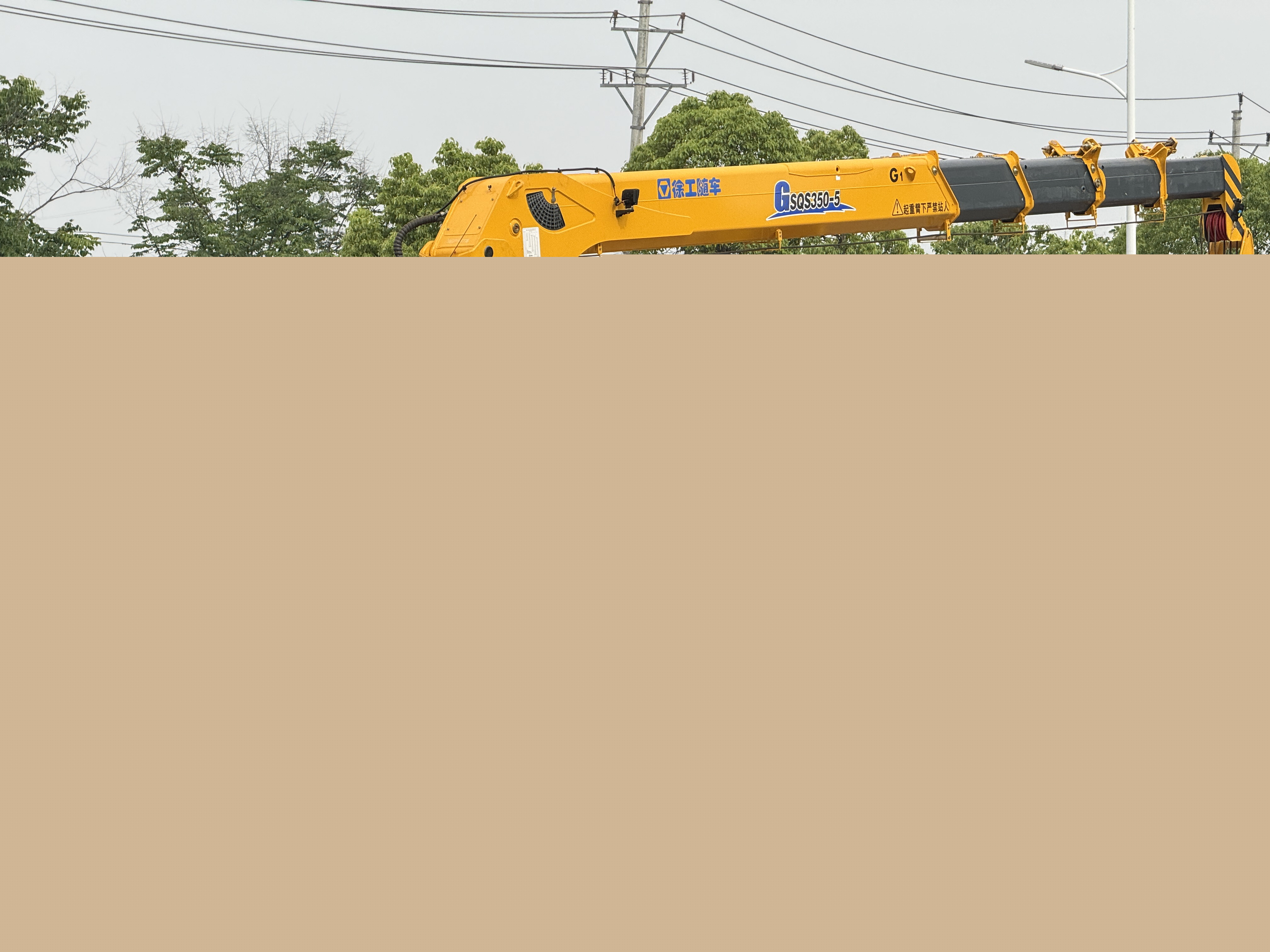 乘龍M3上裝徐工14噸吊機