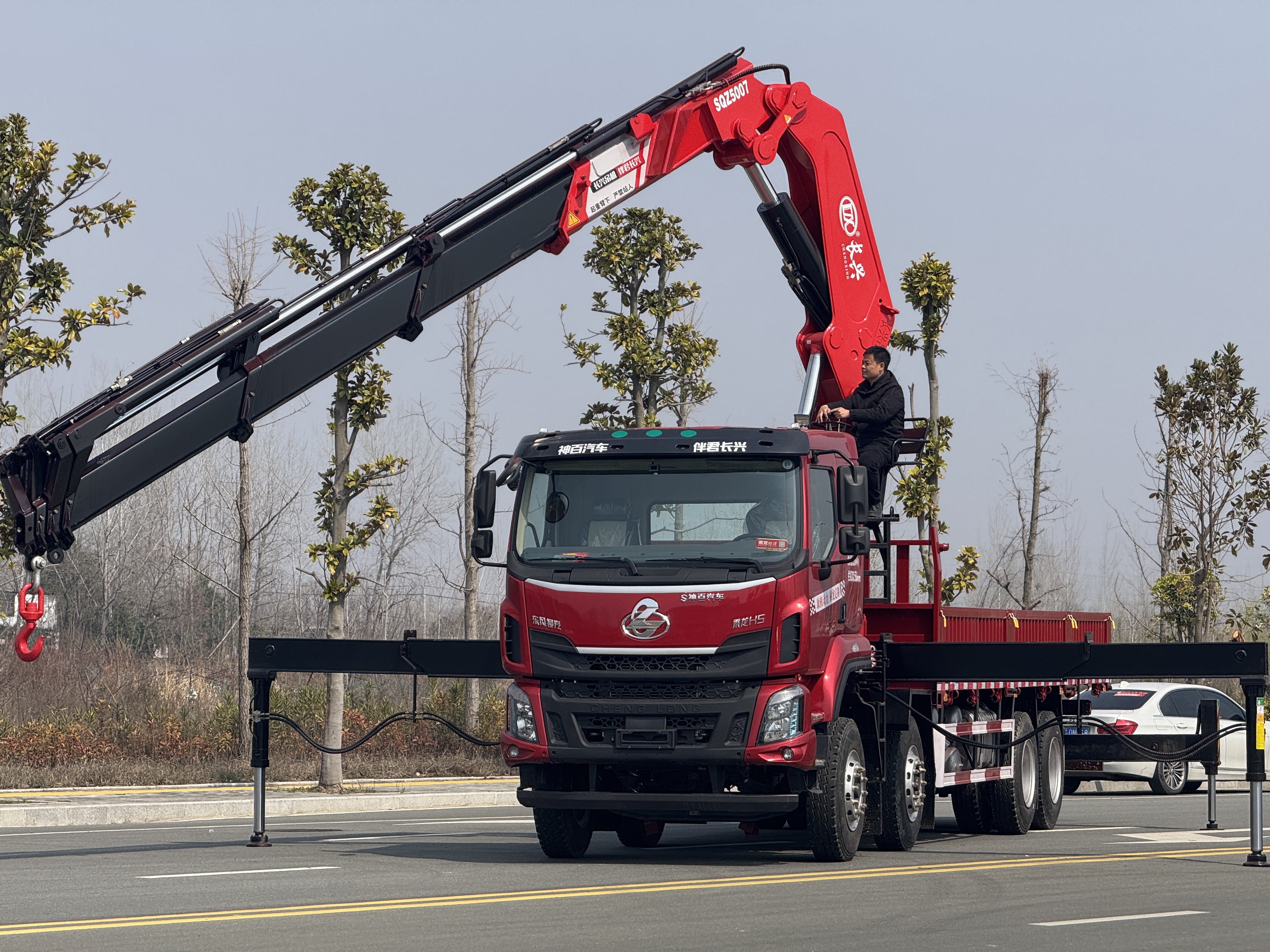 H5康明斯380馬力上裝長興25噸折臂