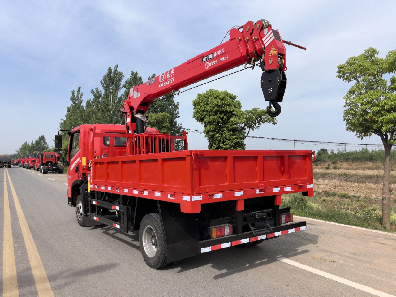 東風(fēng)華神藍(lán)牌隨車吊